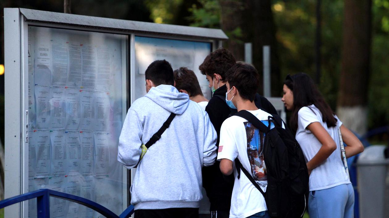 Elev prins cu telefonul la Evaluarea Națională 2021, după ce a primit un mesaj Ro-Alert
