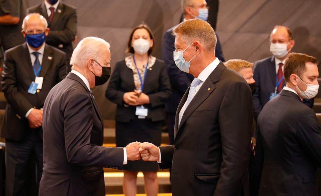 Klaus Iohannis l-a invitat pe Joe Biden în România. Președintele României și cel american s-au întâlnit de două ori la Summit-ul NATO de la Bruxelles