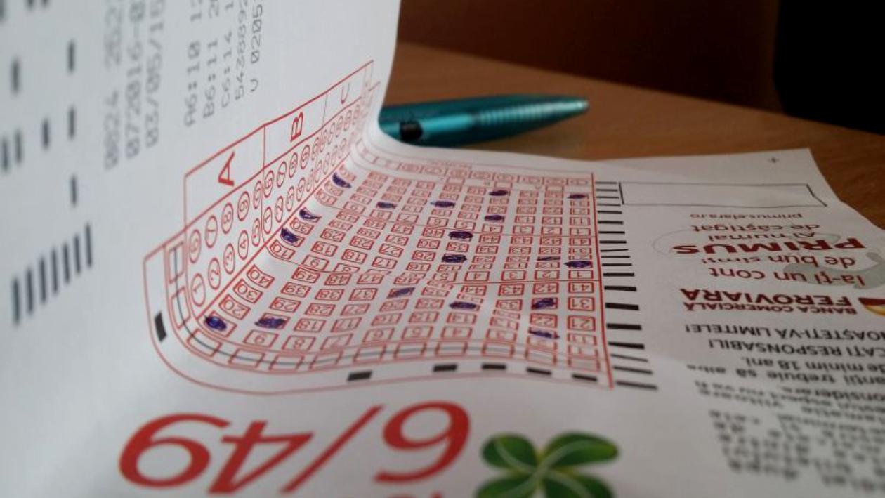 Câștigătorul premiului cel mare la LOTO 6/49 și-a ridicat astăzi banii. Ce vrea să facă cu cele 2.9 milioane de euro