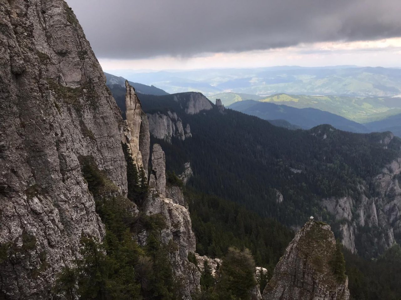 Necunoscuta Românie: Ceahlău. Vârful Toaca are 1904 de metri altitudine, iar până acolo, turiștii urcă peste 500 de scări