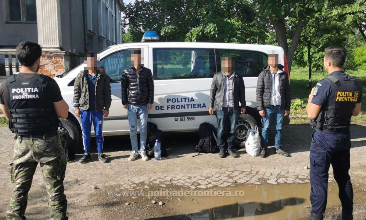 Șofer de taxi din Timiș, cercetat pentru trafic de migranți. Bărbatul transporta patru cetăţeni străini, când a fost oprit în trafic de polițiști