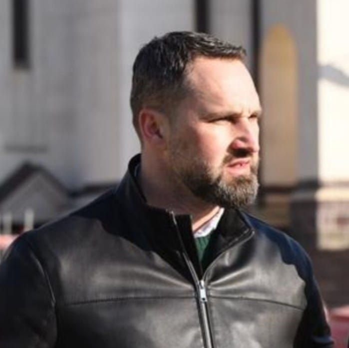 Deputatul Mihai Lasca, condamnat la 2 ani de închisoare cu suspendare după ce a bătut un șofer / Acesta a intrat în Parlament pe listele AUR