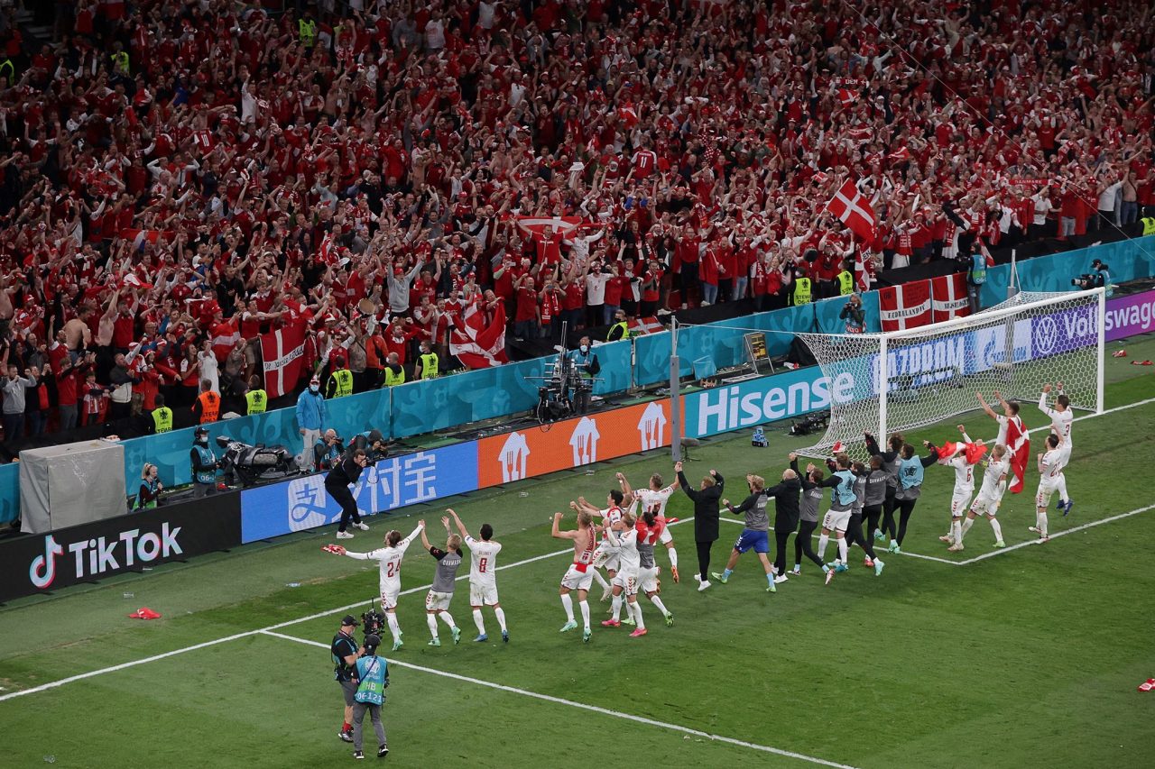 EURO 2020. Trei suporteri s-au infectat cu varianta Delta de Covid-19, la meciul Danemarca-Belgia din 17 iunie. Acum, 4.000 de spectatori ar trebui să se testeze