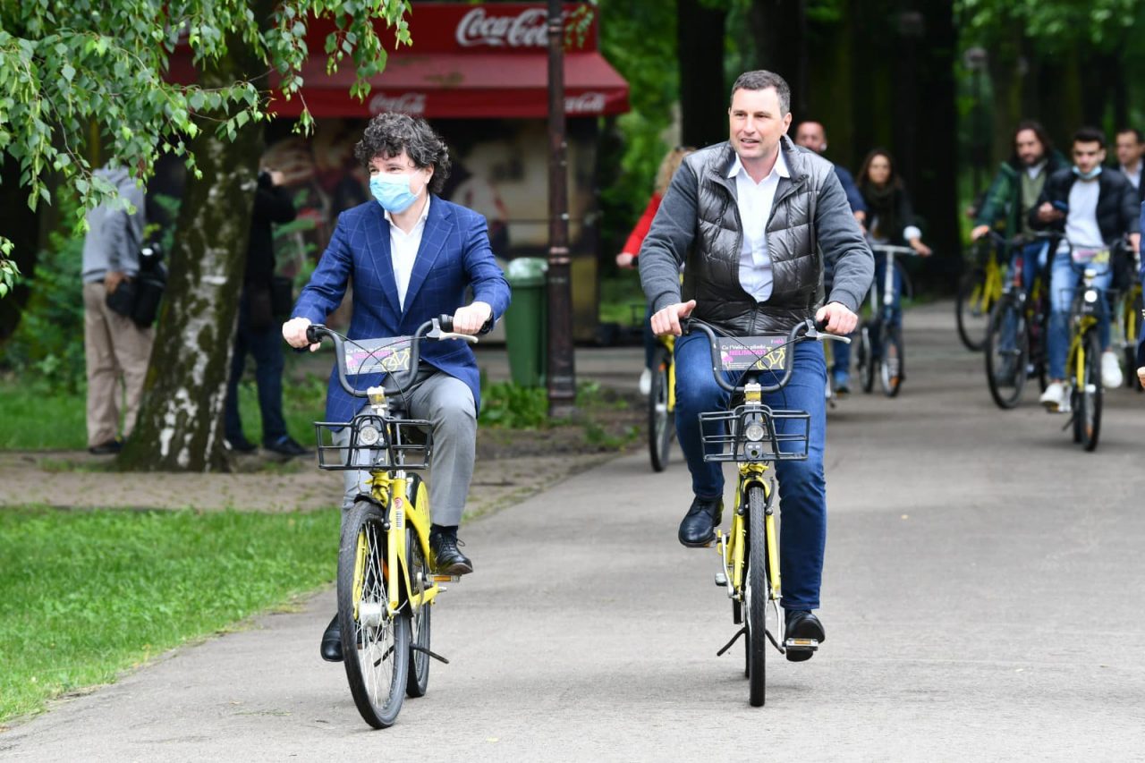 Nicușor Dan, promisiune de Ziua Mondială a Bicicletei: „Până la sfârșitul anului vor dispărea zeci de mii de mașini parcate pe prima bandă” (FOTO-VIDEO)