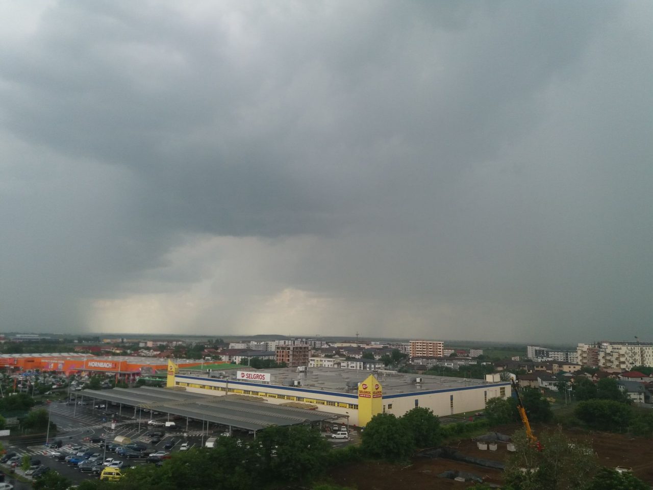 Cod portocaliu de ploi abundente în 12 județe. Alte zone din Moldova, Oltenia, Dobrogea, Transilvania și Muntenia, inclusiv Capitala, se află sub cod galben