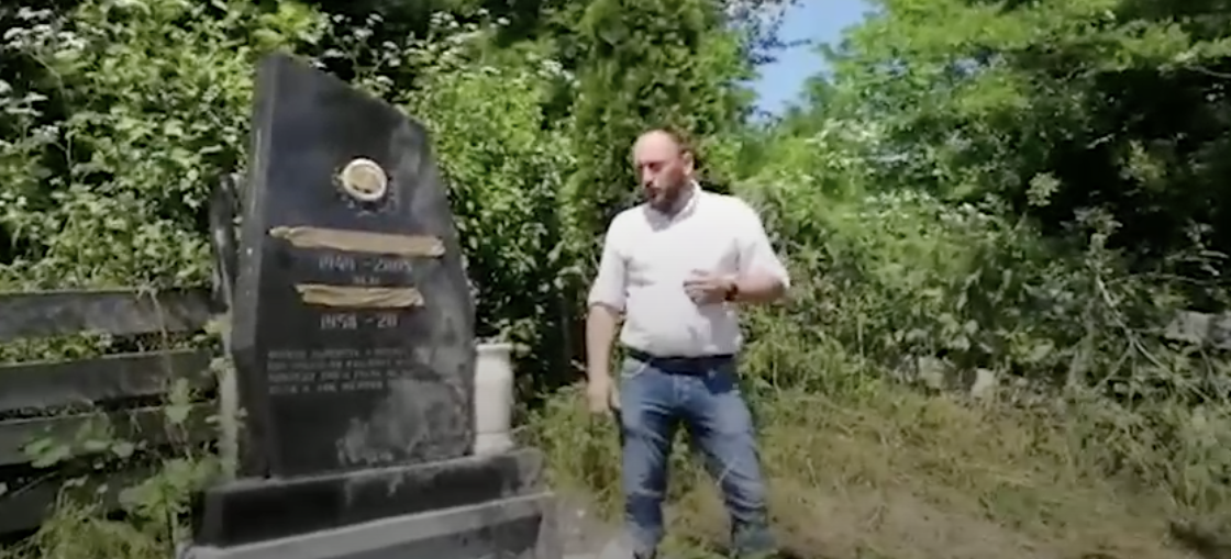 VIDEO. Un primar UDMR spune că urșii atacă morminte: „Aceasta se numeşte profanare”
