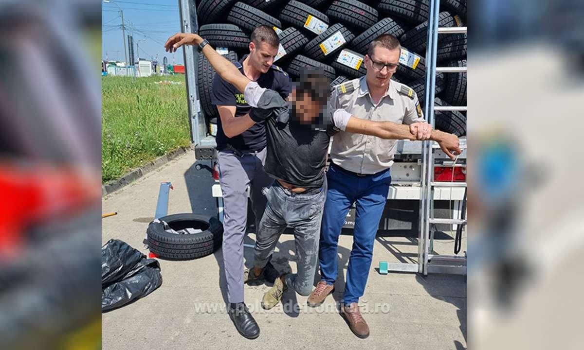 Un tânăr afgan a fost salvat după ce a fost descoperit fără cunoştință în remorca unui TIR