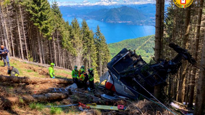 Sistemul de frânare al telecabinei prăbușite în Italia era dezactivat de cel puțin 7 ani, sugerează o serie de imagini filmate în 2014