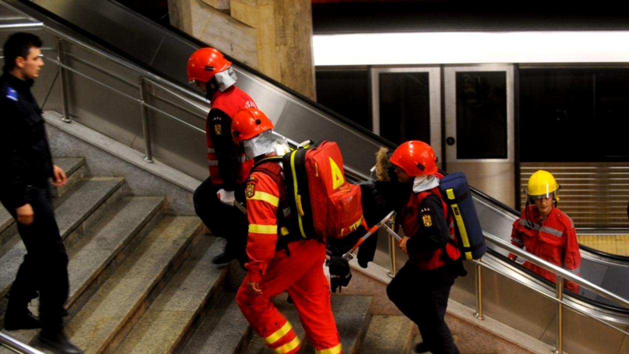 O femeie a căzut pe șine, în fața metroului, la Piața Unirii. Metrorex: Posibilă tentativă de suicid