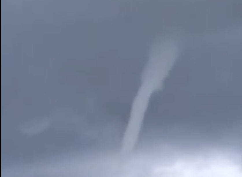 VIDEO. Fenomene meteo extreme în România. Localnicii din Babadag au filmat două „tornade”
