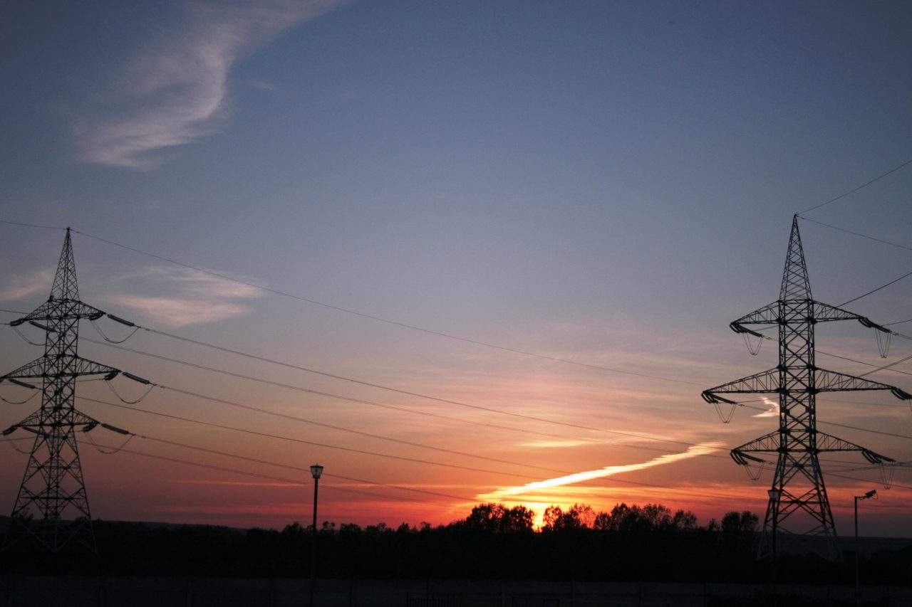 Consumul de energie electrică depășește recordul ultimilor 20 de ani din cauza valului de căldură extremă