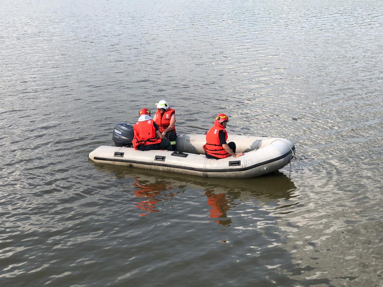 Un copil de 15 ani și-a pierdut viața, după ce s-a înecat într-un lac din județul Iași