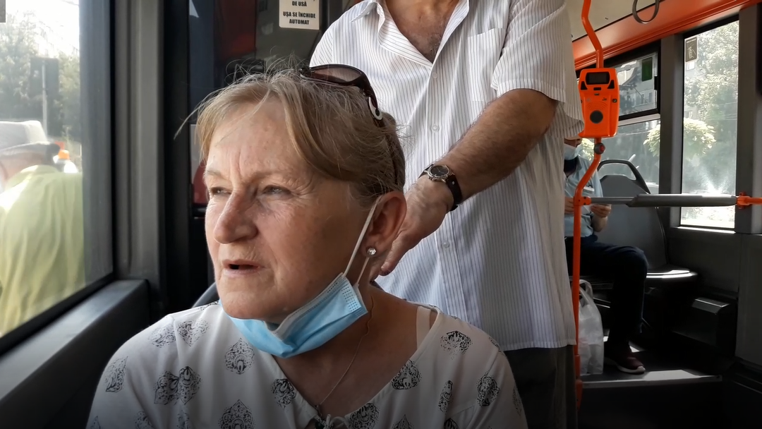Coșmarul unei călătorii în autobuzele fără aer condiționat din București, pe caniculă: „Este crimă, mai ales cu masca pe figură” | VIDEO
