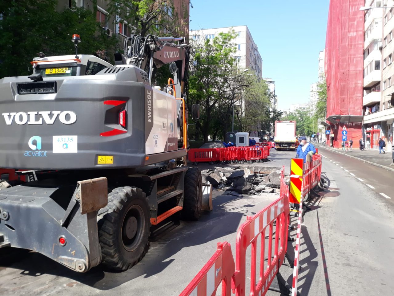 Situația apei calde din București. Sute de blocuri din toate sectoarele funcționează „sub parametri”