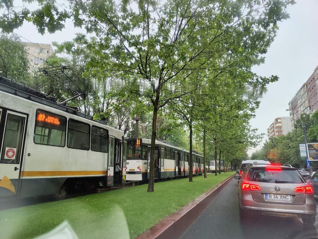 Inundațiile au paralizat BUCUREȘTIUL/Primarul Nicușor Dan: Garantez că în 90% din localităţile din lume este depăşit sistemul de canalizare!