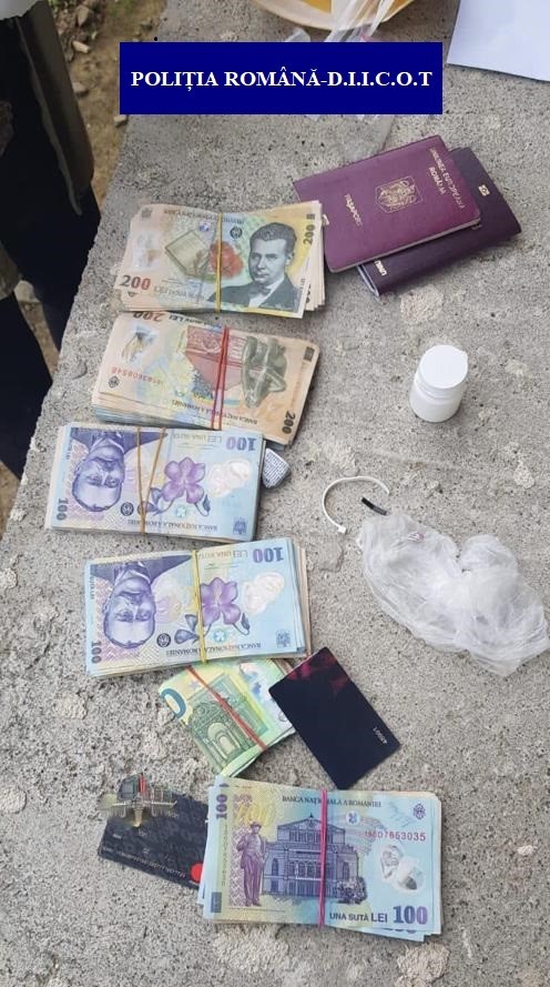 Bancnote falsificate, în valoare de 800.000 de lei, au fost puse în circulație în România.  Bancnotele sunt foarte greu de depistat, susțin anchetatorii