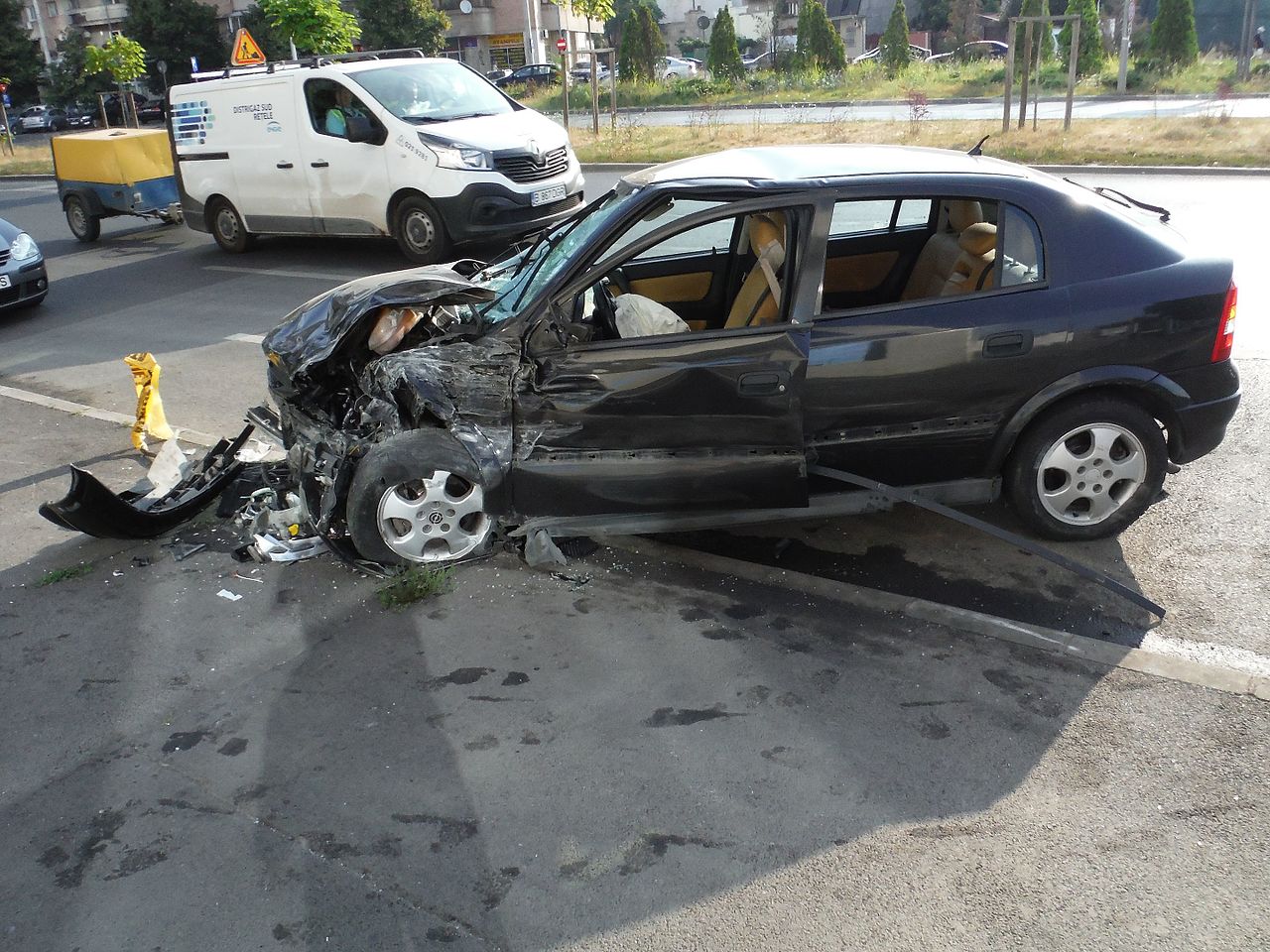 Accident teribil în județul Iași, cu patru victime. Două mașini de lux s-au izbit frontal