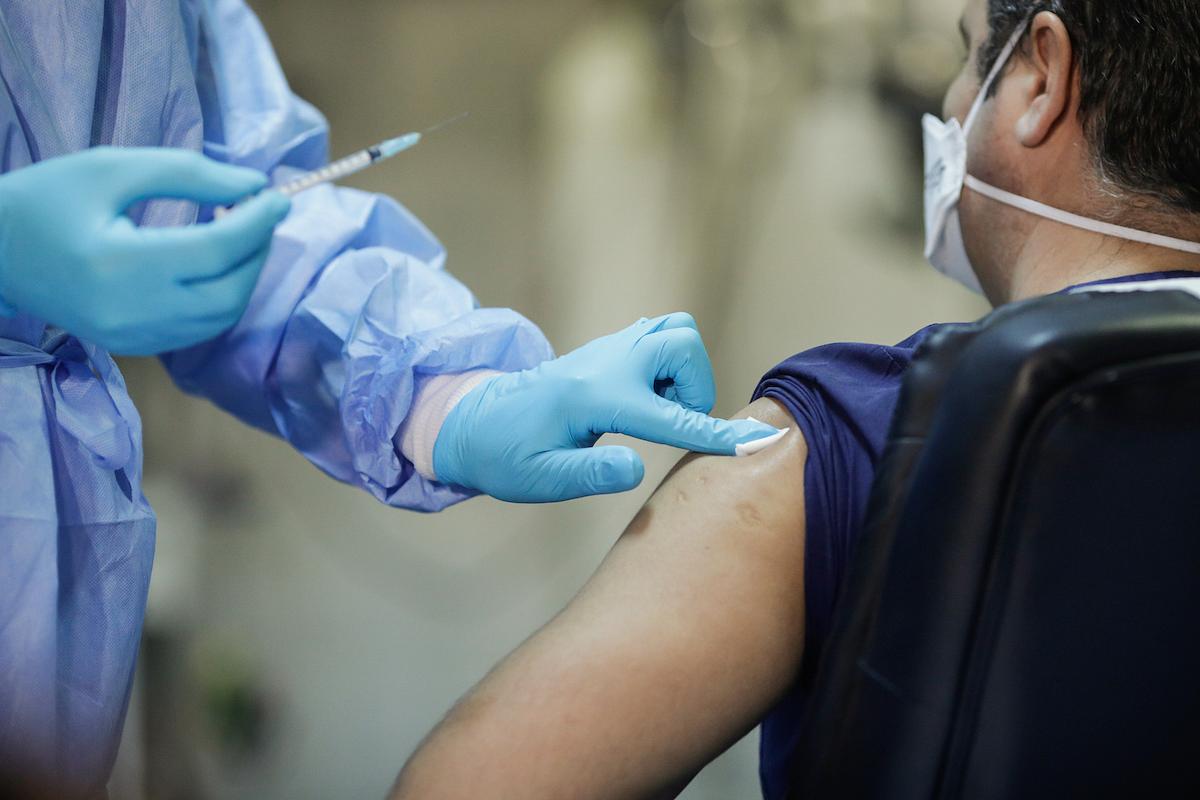 Ce riscă persoanele nevaccinate împotriva Covid-19. Autoritățile sunt în alertă maximă