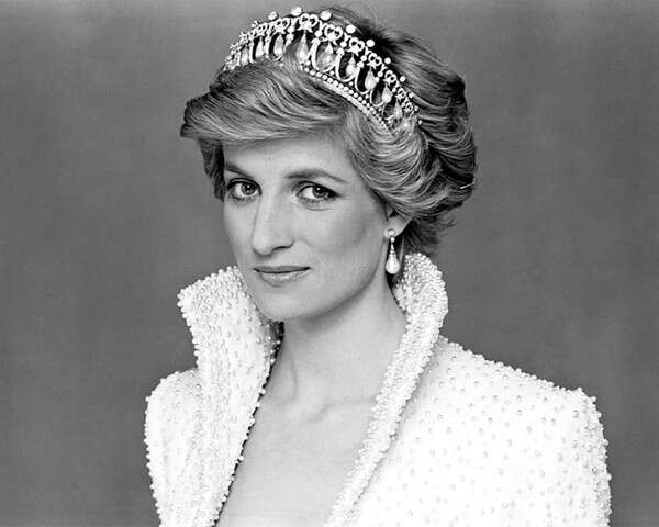 Prințul Charles, anchetat de poliție în legătură cu moartea Prințesei Diana. O scrisoarea misterioasă, lăsată la Palatului Kensington, neelucidată