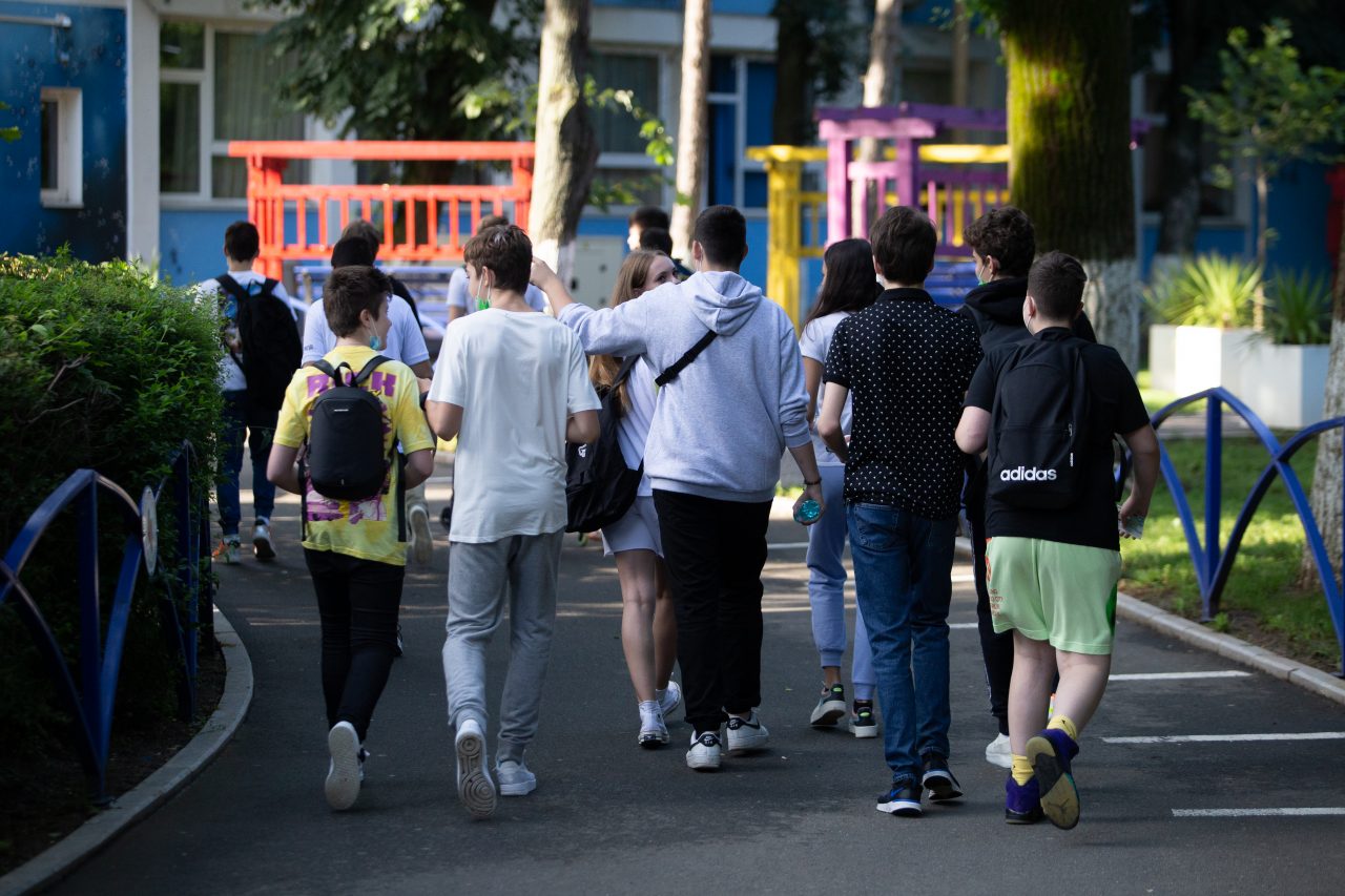 Mesaj inedit pentru părinți înainte de Evaluarea Națională: „Să le arătăm copiilor că sunt iubiți și acceptați, incurajați și sustinuți indiferent de note, chiar mici, mici de tot!”