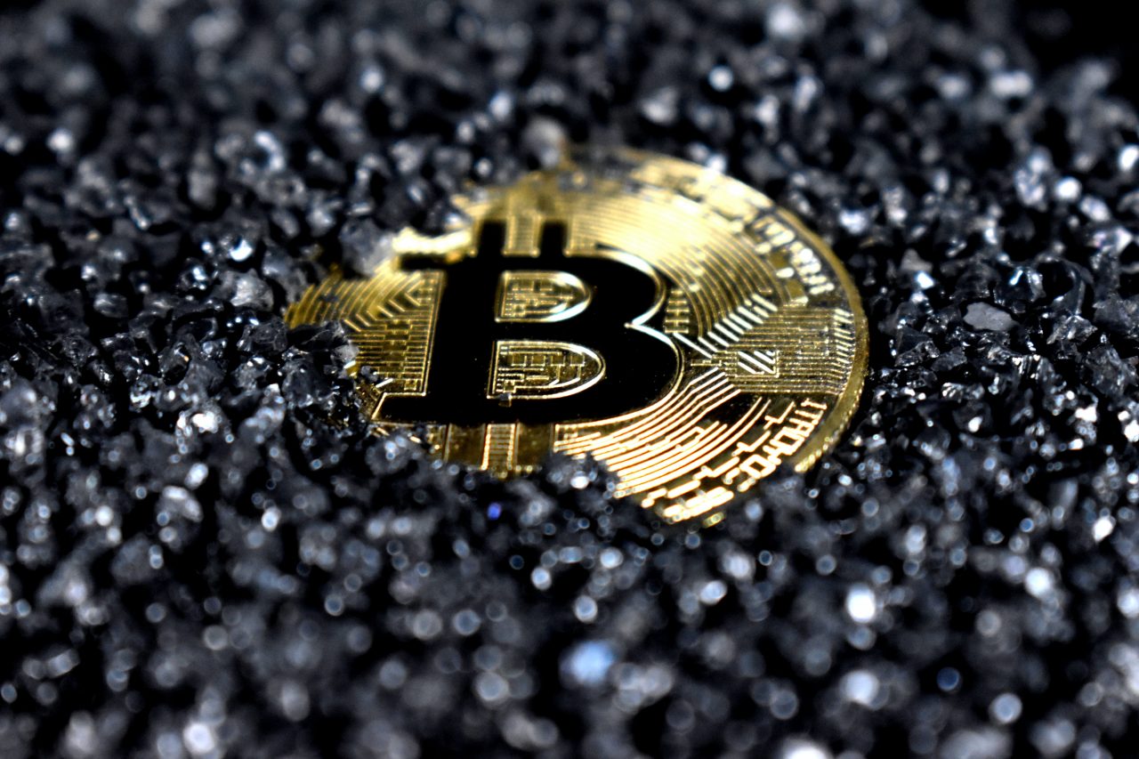 Ce se va întâmpla cu averea miliardarului român mort în Costa Rica. Mircea Popescu se lăuda cu un milion de monede bitcoin