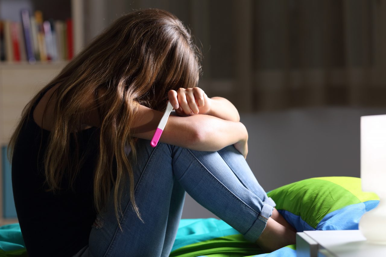Senatul vrea „educație sanitară” în școli, cu acordul părinților. Sociologul Gelu Duminică: Aruncăm anual 14.000 – 15.000 de fete la marginea societății