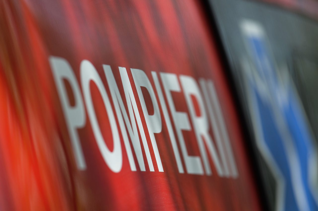 UPDATE – Incendiu la o hală de reciclare din Popești-Leordeni, soldat cu 11 răniți. Cinci dintre ei au fost intubați