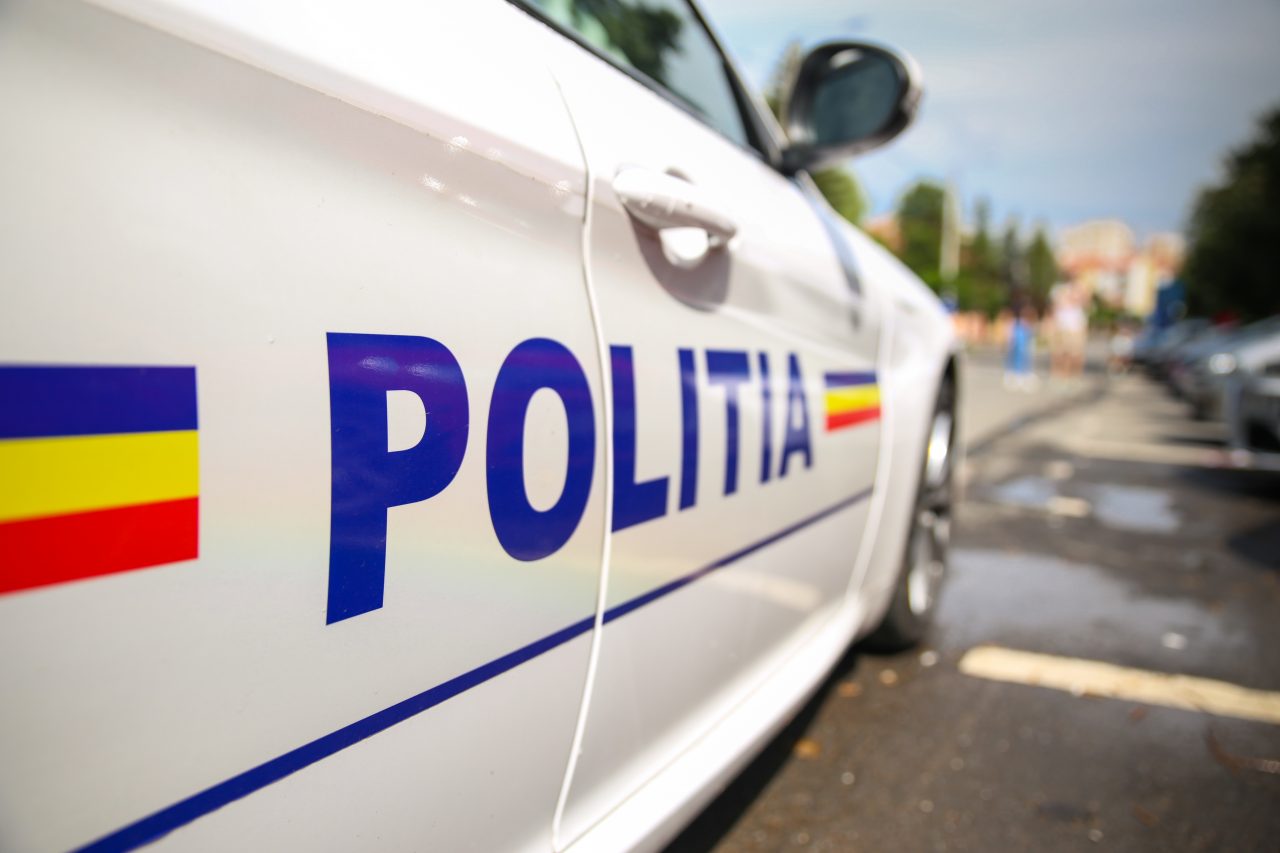 Bărbat din Argeș, reținut după ce a atacat un luptător SIAS cu toporul