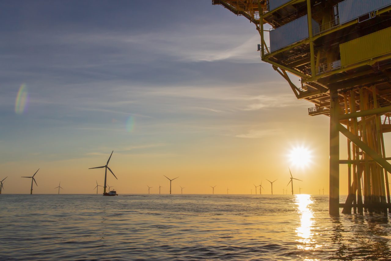 Legea pentru exploatarea energiei eoliene offshore, în dezbatere publică. Sebastian Burduja: „Potențialul eolian la Marea Neagră este unul uriaș”