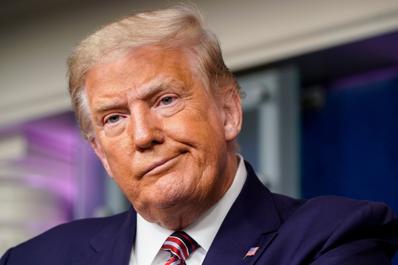 Trump îl ridiculizează pe Mark Zuckerberg în direct, la Fox News: „Obişnuia să vină la Casa Albă să mă pupe-n fund”
