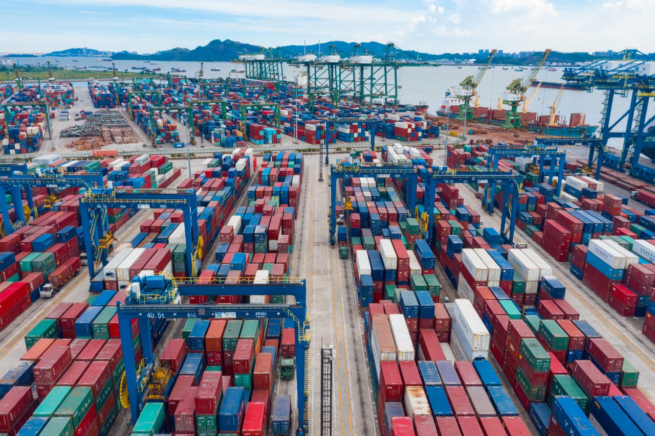 Noile focare de coronavirus din porturile Chinei ar putea afecta transportul naval mai mult decât blocarea Canalului Suez. Situația din America