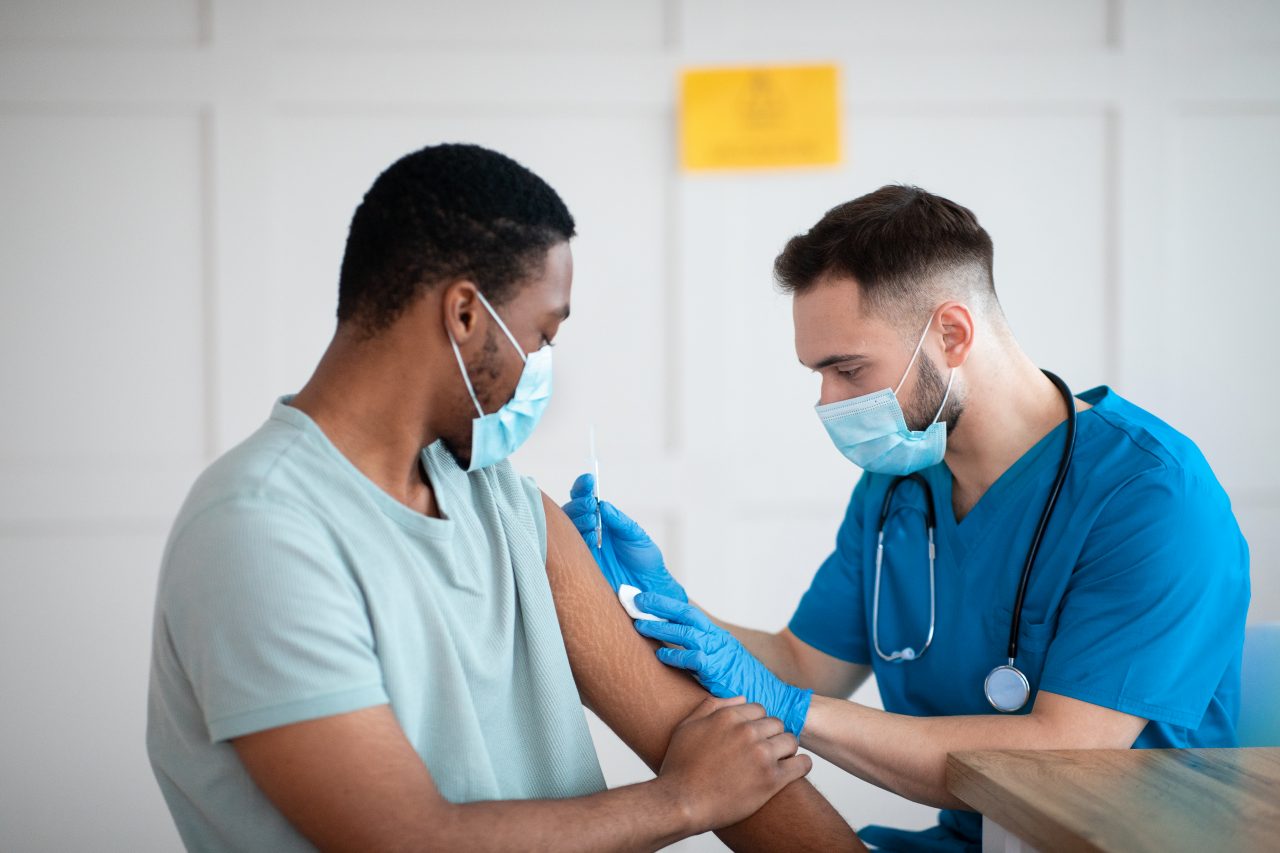 Campania de vaccinare anti-COVID-19. Aproximativ 24.000 de persoane s-au imunizat în ultimele 24 de ore: Doar 9.800 și-au făcut prima doză