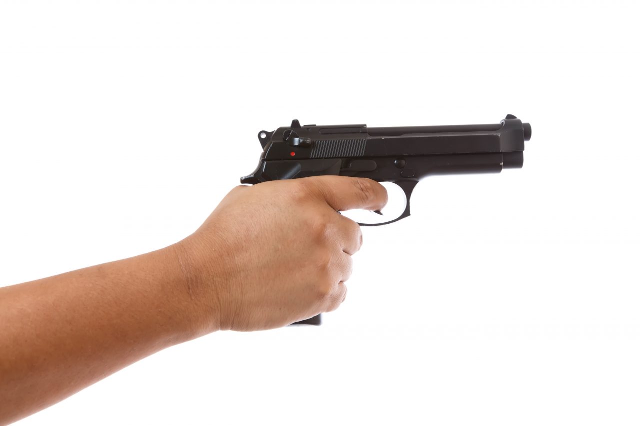 Elevul de la Liceul Sportiv „Banatul” din Timişoara care şi-a împuşcat un coleg la școală, anchetat pentru loviri și alte violențe