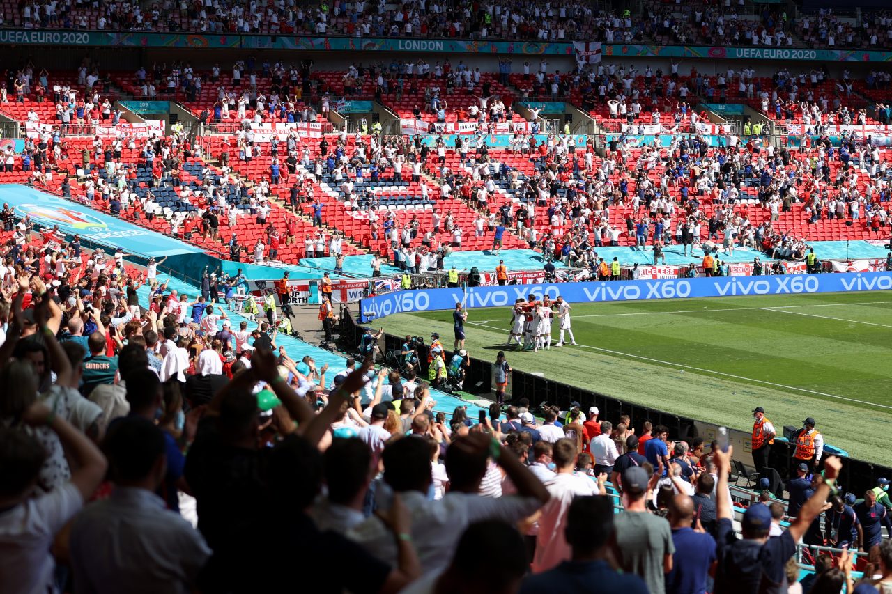 Euro 2020. Incident pe Wembley, un suporter a căzut din tribună