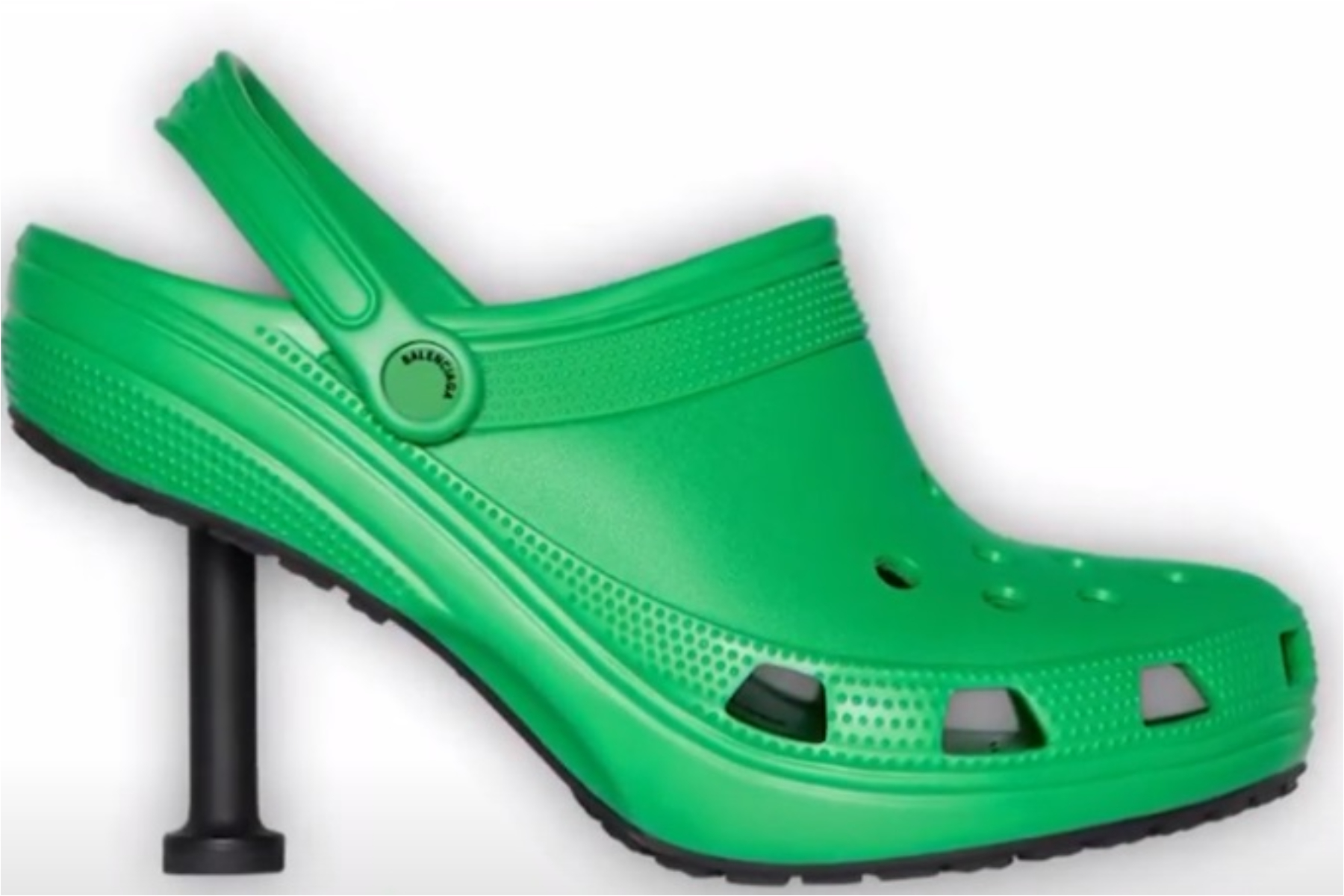 Papucii Crocs, vânduți la prețuri exorbitante. Balenciaga vrea să