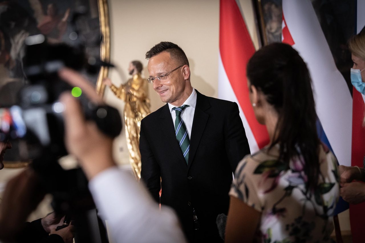 Ministrul de Externe al Ungariei a reacționat dur după sancţionarea federaţiei de la Budapesta pentru discriminare: „Comisia de disciplină a UEFA este o entitate jalnică şi lașă”