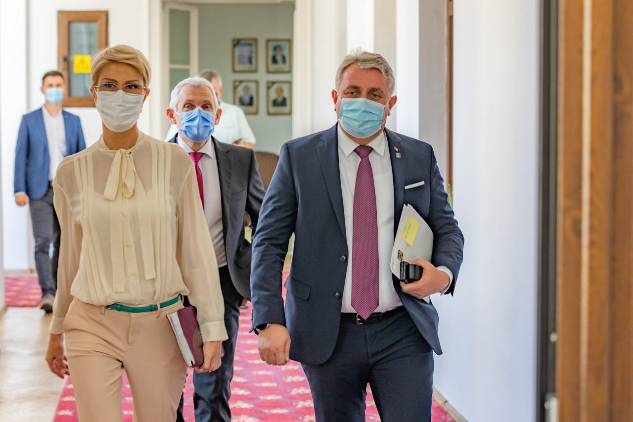 Raluca Turcan și Lucian Bode, discuții despre valul patru al pandemiei. „Este important ca, încă de pe acum, să lucrăm la planuri de acțiune pentru luna septembrie”