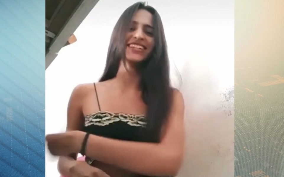 Sfârșit tragic pentru o adolescentă de 15 ani. A murit după ce și-a făcut singură piercing în sprânceană