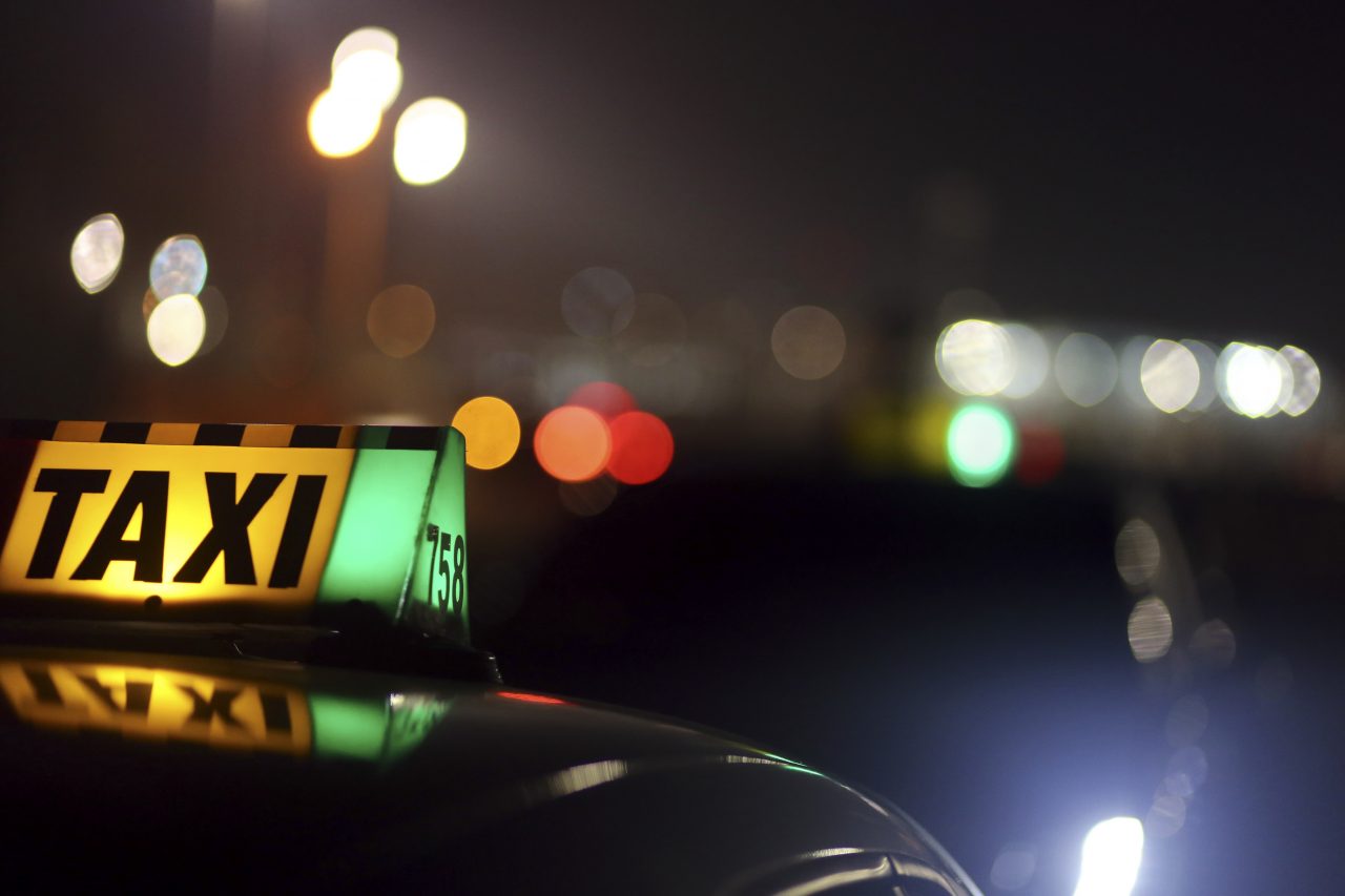 Ce mesaj a pus în geamul mașinii un taximetrist din Constanța. Imaginile au devenit virale