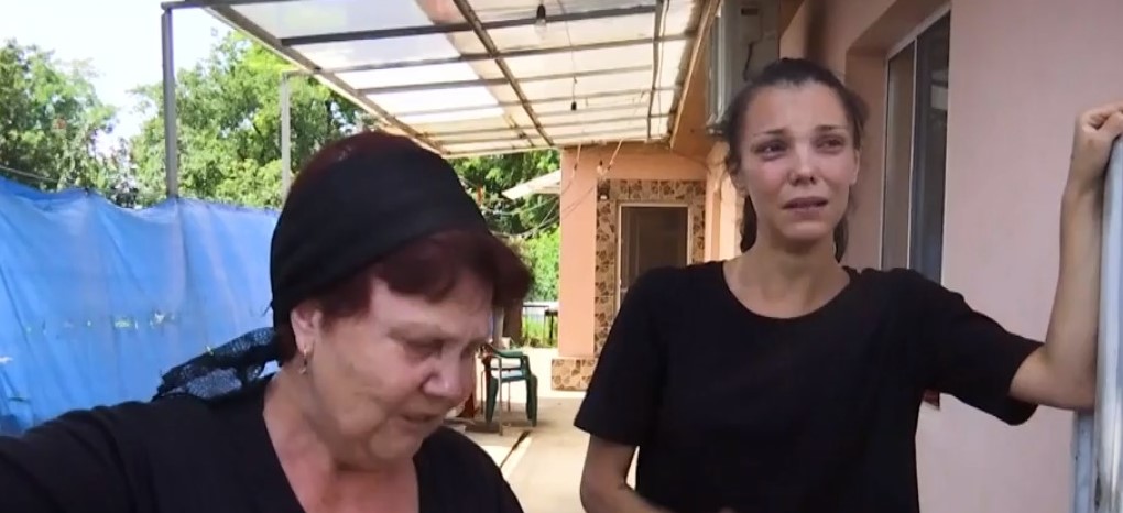 „A omorât-o pe mămicuţa mea!” Strigătul de durere al tinerei din Călărași, după ce mama ei a fost ucisă de cumnat
