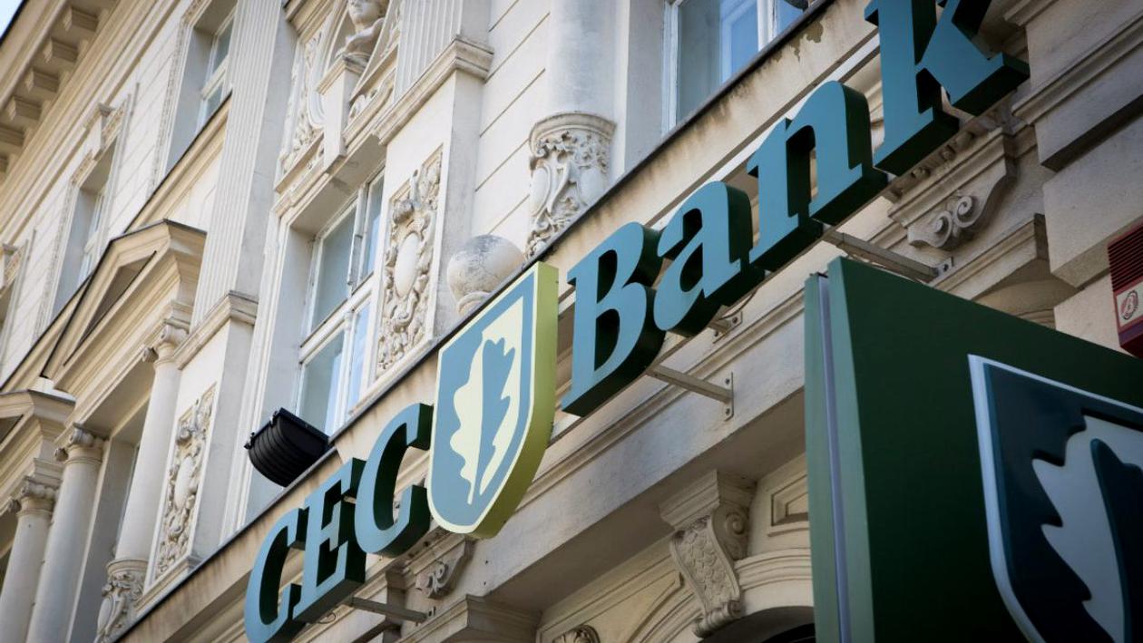 Salarii între 10.000 şi 16.400 de euro pe lună la conducerea CEC Bank. Ce sumă câştigă şefa ANAF ca preşedinte CA al băncii