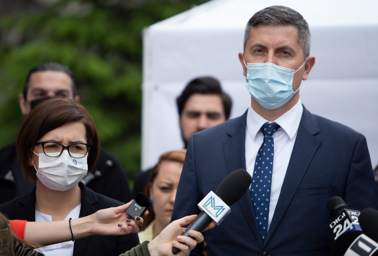 Dan Barna: Mersul la mall să fie condiţionat de existenţa vaccinării. Persoanele nevaccinate să meargă în timpul săptămânii | Ce spune Florin Cîţu
