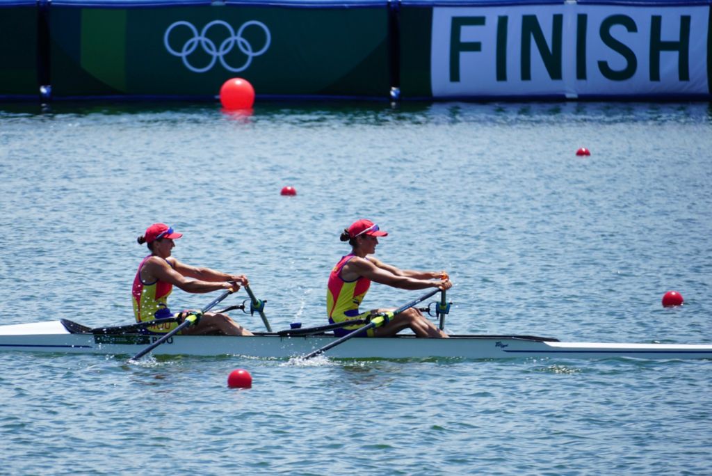 Jocurile Olimpice. Echipajele de canotaj dublu vâsle feminin şi patru rame masculin s-au calificat în finale