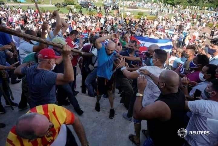 Revoluție la Havana. Mii de cubanezi protestează împotriva Partidului Comunist – Galerie FOTO&VIDEO