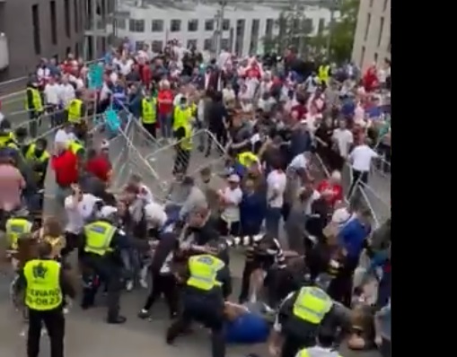 Incidente înainte de finala Euro 2020, Italia – Anglia: Sute de fani englezi fără bilet au încercat să pătrundă pe Wembley