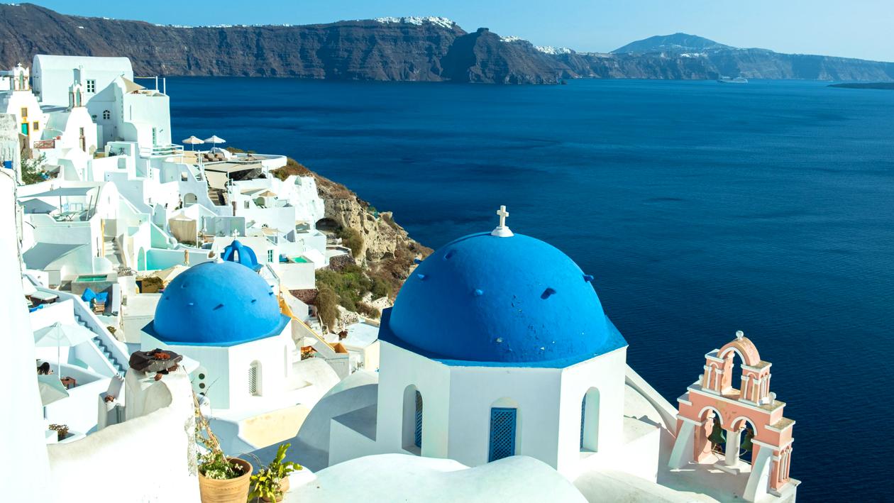 8 ȘTIRI DE LA ORA 8. Grecia, în zona roșie a răspândirii COVID-19. Turiștii sunt sfătuiți să evite călătoriile spre insulele din sudul Mării Egee