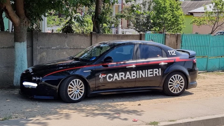 Dosar penal pentru un bărbat care și-a inscripționat mașina cu „112” și „Carabinieri”  