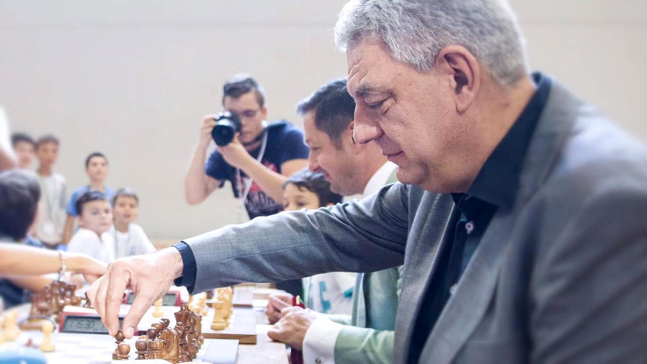 Mihai Tudose, despre proiectul „România Educată”: Rămânem la ”ai/ n-ai bacu’, semințele tot gustu’ ăla are!”