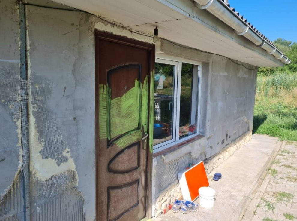Jaf violent în Bucium. O familie a fost atacată în casă de trei indivizi cu cagule pe față