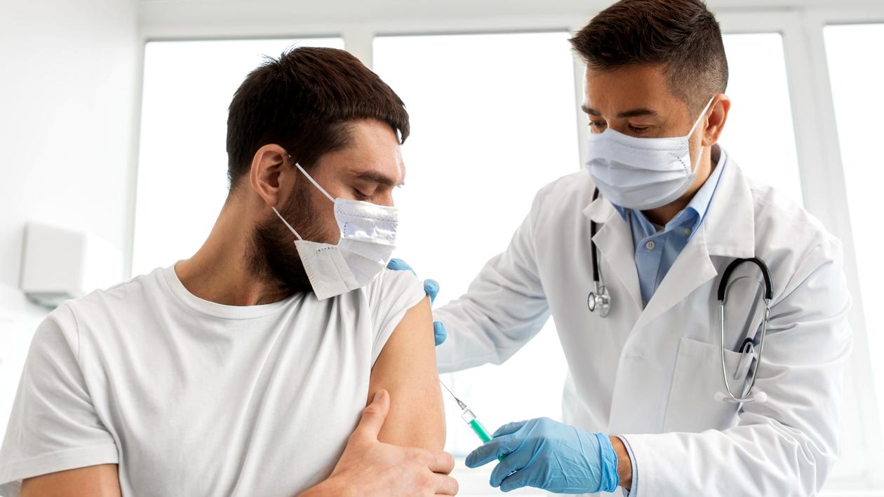 Relansarea campaniei de vaccinare: Guvernul ar putea oferi tichete de masă, vouchere de vacanță și loterii cu premii în bani pentru cei imunizați